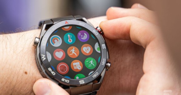 La Huawei Watch Ultimate // Source : Chloé Pertuis - Frandroid