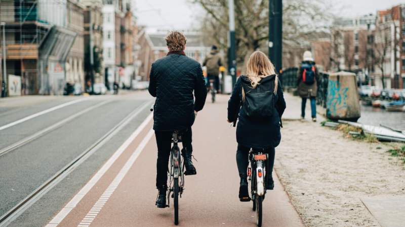 20 km/h max sur les pistes cyclables : les Pays-Bas lancent un essai inédit