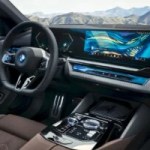On est montés à bord de la BMW i5 électrique qui vise clairement Tesla, avec ses technologies alléchantes