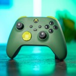 On a essayé la manette Xbox Remix : Microsoft recycle la Xbox One et c’est bien