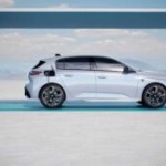Peugeot 308 électrique : une réponse à la guerre des prix face à Tesla