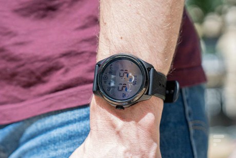 L'écran always-on à cristaux liquides de la Mobvoi TicWatch Pro 5