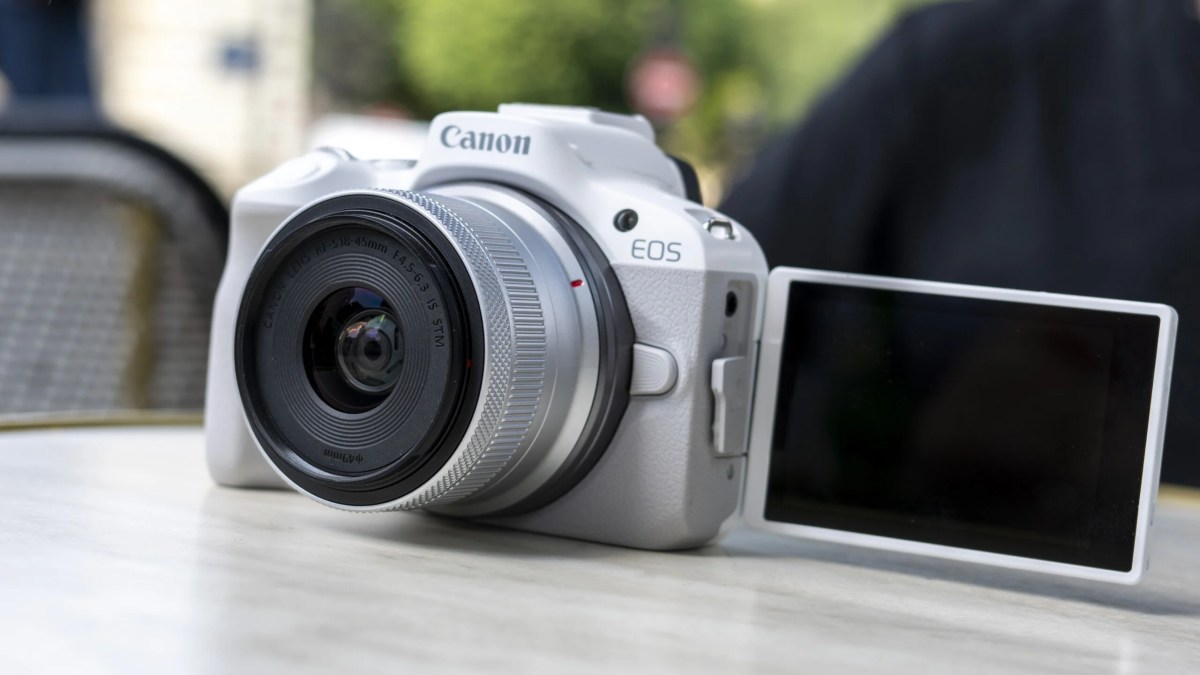 Le Canon EOS R50 et son écran sur rotule