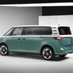 Volkswagen dévoile le nouveau van électrique ID. Buzz, avec plus d’autonomie et son toit panoramique « magique »