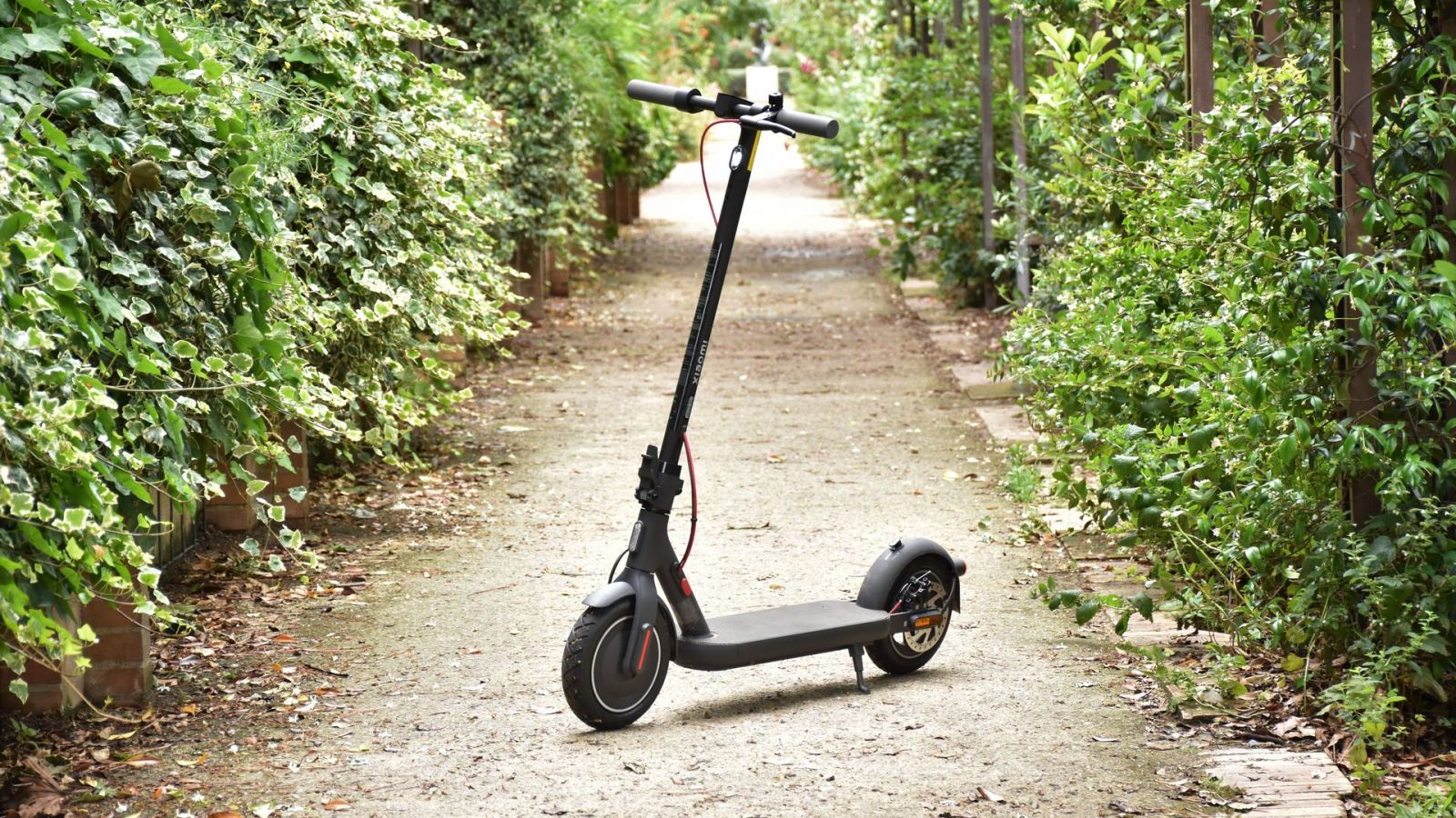 TROTTINETTE ÉLECTRIQUE XIAOMI MI ELECTRIC SCOOTER 4 LITE ( 2ND GEN )- NOIR