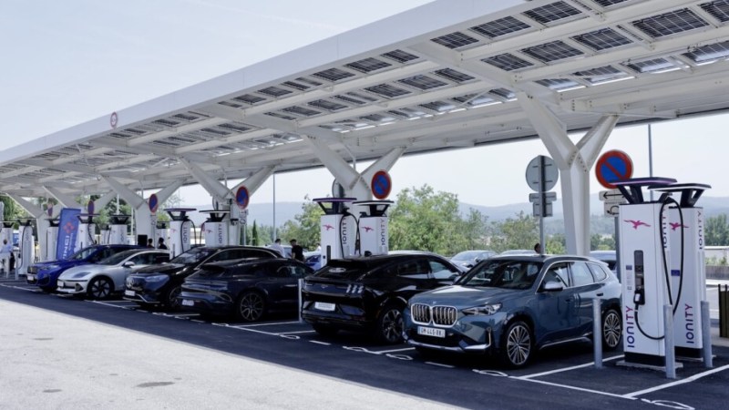 Le mythe des 1 000 km d’autonomie en voiture électrique : quand la quête du Graal vire à l’absurde Le mythe des 1 000 km d’autonomie en voiture électrique : quand la quête du Graal vire à l’absurde