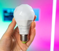 Ampoule connectée Xiaomi Mi LED Smart Bulb Essentiel Blanc et coloré 950lm  - compatible Alexa et Google Assistant