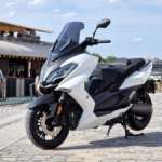 Test du Nerva EXE : le maxi scooter électrique 125cc à l’excellent rapport qualité-prix