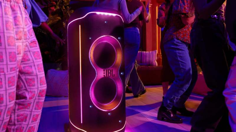 Cette époustouflante enceinte de JBL notée 9/10 par nos soins profite d&rsquo;une remise de 33&nbsp;% chez Boulanger