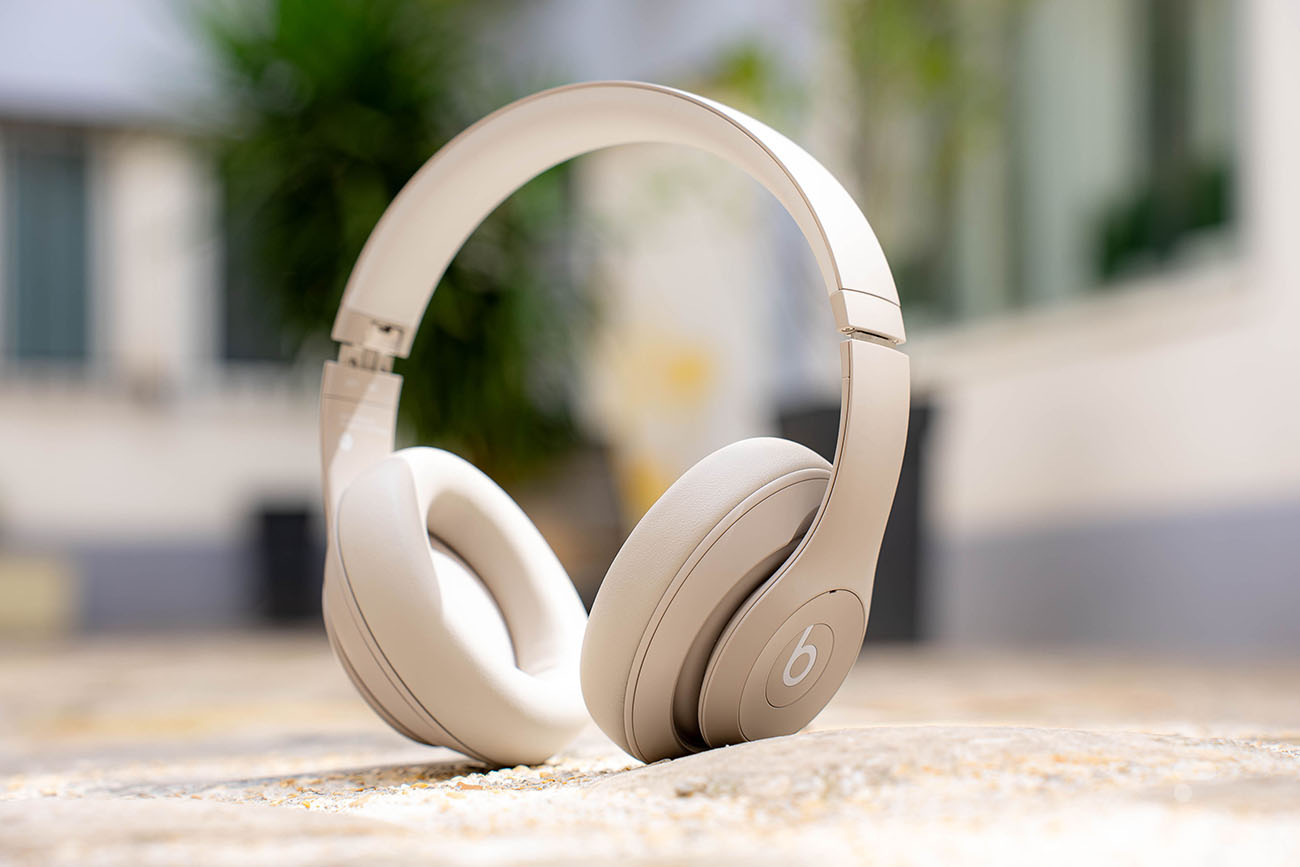 Le Beats Studio Pro sur les oreilles