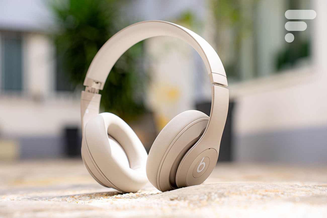 Le Beats Studio Pro sur les oreilles