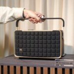 L’enceinte connectée JBL Authentics 300, avec son look vintage des années 70, est à prix cassé sur Amazon (-38 %)