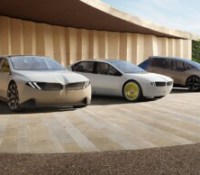 De gauche à droite : BMW Neue Klasse, BMW i Vision Dee, BMW i Vision Circular // Source : BMW