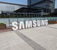 Le logo Samsung à Suwon, dans la Digital City // Source : Omar Belkaab pour Frandroid