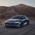 Lucid baisse de 30 000 € le prix de sa voiture électrique aux 800 km d’autonomie qui devient moins cher que la Tesla Model S
