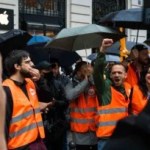 « On veut juste des salaires décents » : on est allé voir un Apple Store en grève pour la sortie de l’iPhone 15