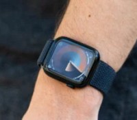 Comme l'Apple Watch Series 9, la Pixel Watch 3 pourrait profiter d'une connectivité UWB // Source : Chloé Pertuis - Frandroid