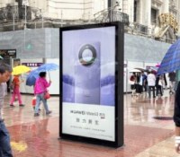 Dans les rues de Shanghai… des affiches de Huawei partout !