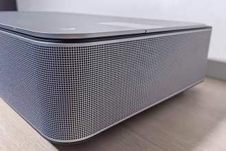 Une grille entoure l'appareil