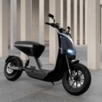 Ce nouveau scooter électrique élégant profite d’un atout de poids assez rare
