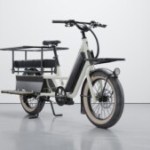 Ce vélo électrique ultra pratique peut transporter jusqu’à trois enfants