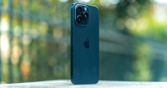 Apple iPhone 15 Pro // Source : Frandroid