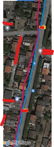 Coros Pace 3 en rouge, Garmin Forerunner 255s en bleu