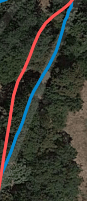 Coros Pace 3 en rouge, Garmin Forerunner 255s en bleu