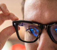 La LED des Ray-Ban Meta s'allume à l'enregistrement d'une photo ou d'une vidéo // Source : Chloé Pertuis pour Frandroid