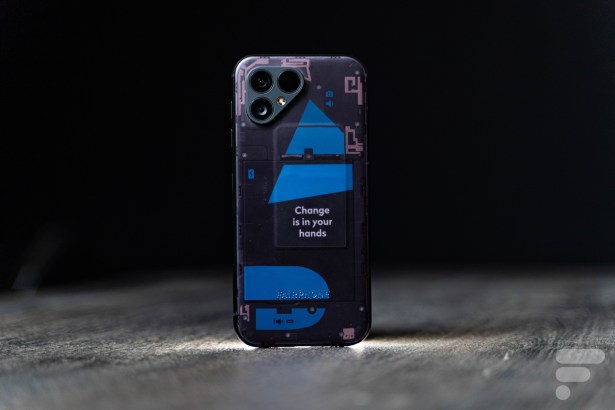 Le Fairphone 5 // Source : Chloé Pertuis pour Frandroid