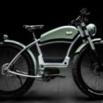 Non, ceci n’est pas une moto mais bel et bien un vélo électrique au design très vintage