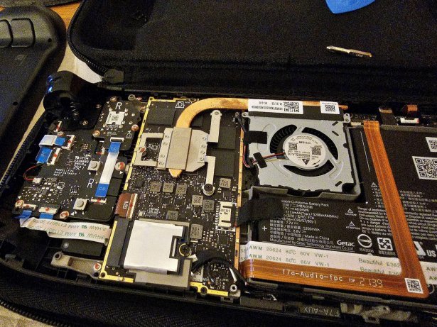 Démontage du Steam Deck pour remplacement du SSD // Source : Frandroid