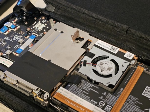 Démontage du Steam Deck pour remplacement du SSD // Source : Frandroid