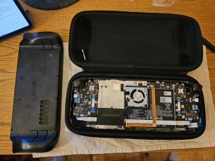 Démontage du Steam Deck pour remplacement du SSD // Source : Frandroid