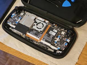Démontage du Steam Deck pour remplacement du SSD // Source : Frandroid