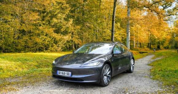 Tesla Model 3 (2024) // Source : Robin Wyck pour Frandroid