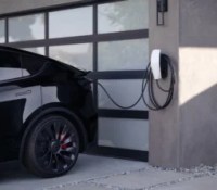 Avec sa nouvelle borne de recharge universelle et à domicile, Tesla va tuer  la concurrence aux USA