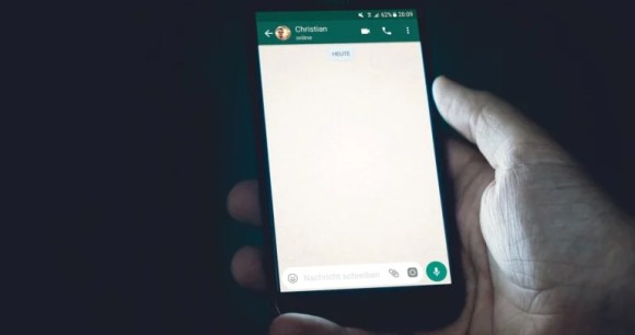 L'application WhatsApp // Source : Photo de Christian Wiediger sur Unsplash