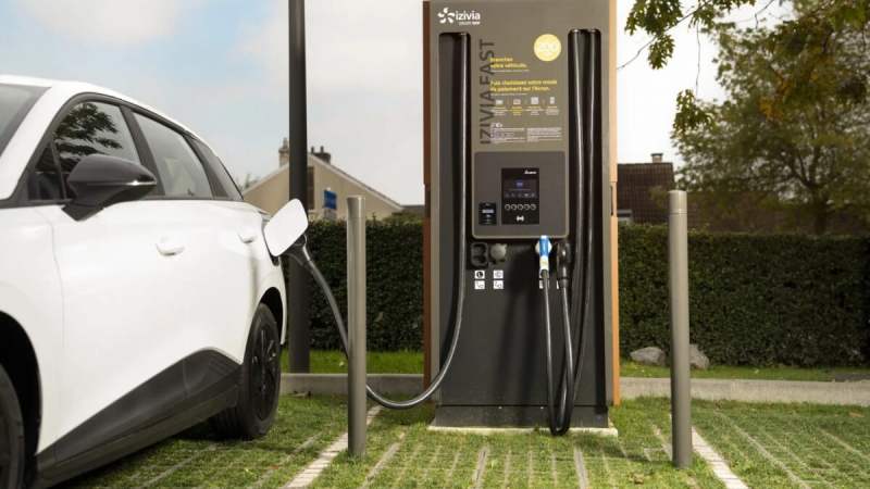 Voitures électriques : pourquoi les temps de branchement diminuent enfin en France