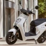 Le nouveau scooter électrique d’Honda arrive chez nous au prix d’un pass Navigo