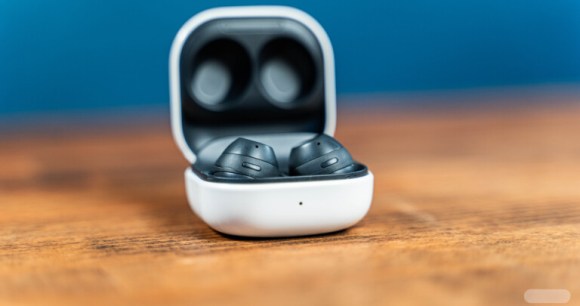 Les Samsung Galaxy Buds FE // Source : Chloé Pertuis pour Frandroid Les Samsung Galaxy Buds FE // Source : Chloé Pertuis pour Frandroid