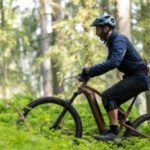 Decathlon : voici une nouvelle veste vélo taillée pour vos fraîches escapades