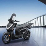 Super Soco nous montre comment rendre plus attrayant un scooter électrique