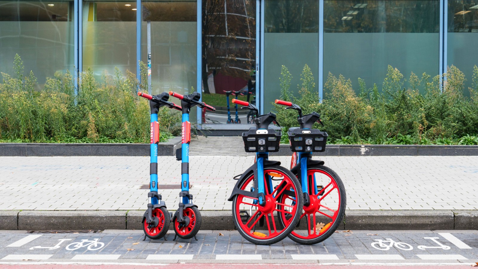 Comment les vélos et trottinettes électriques Dott vont vous faire ...