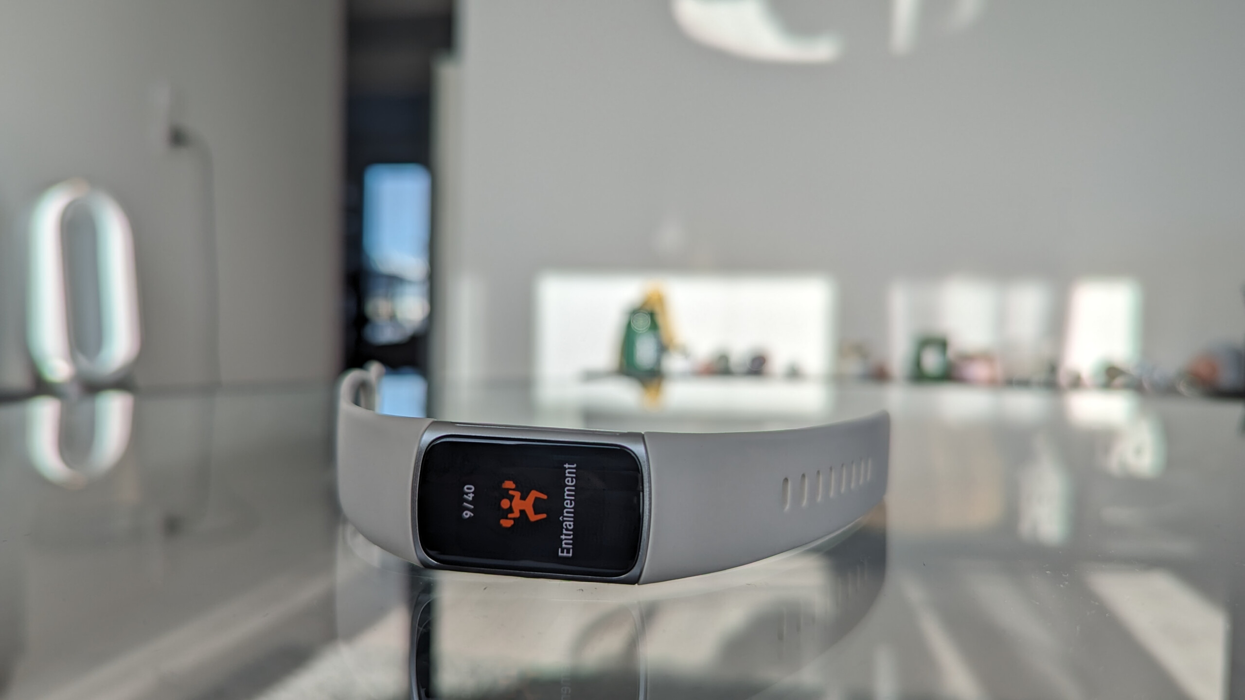 Fitbit charge 6 bracelet porté au poignet
