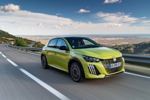 PEUGEOT_E208_TESTDRIVE_2311TC004