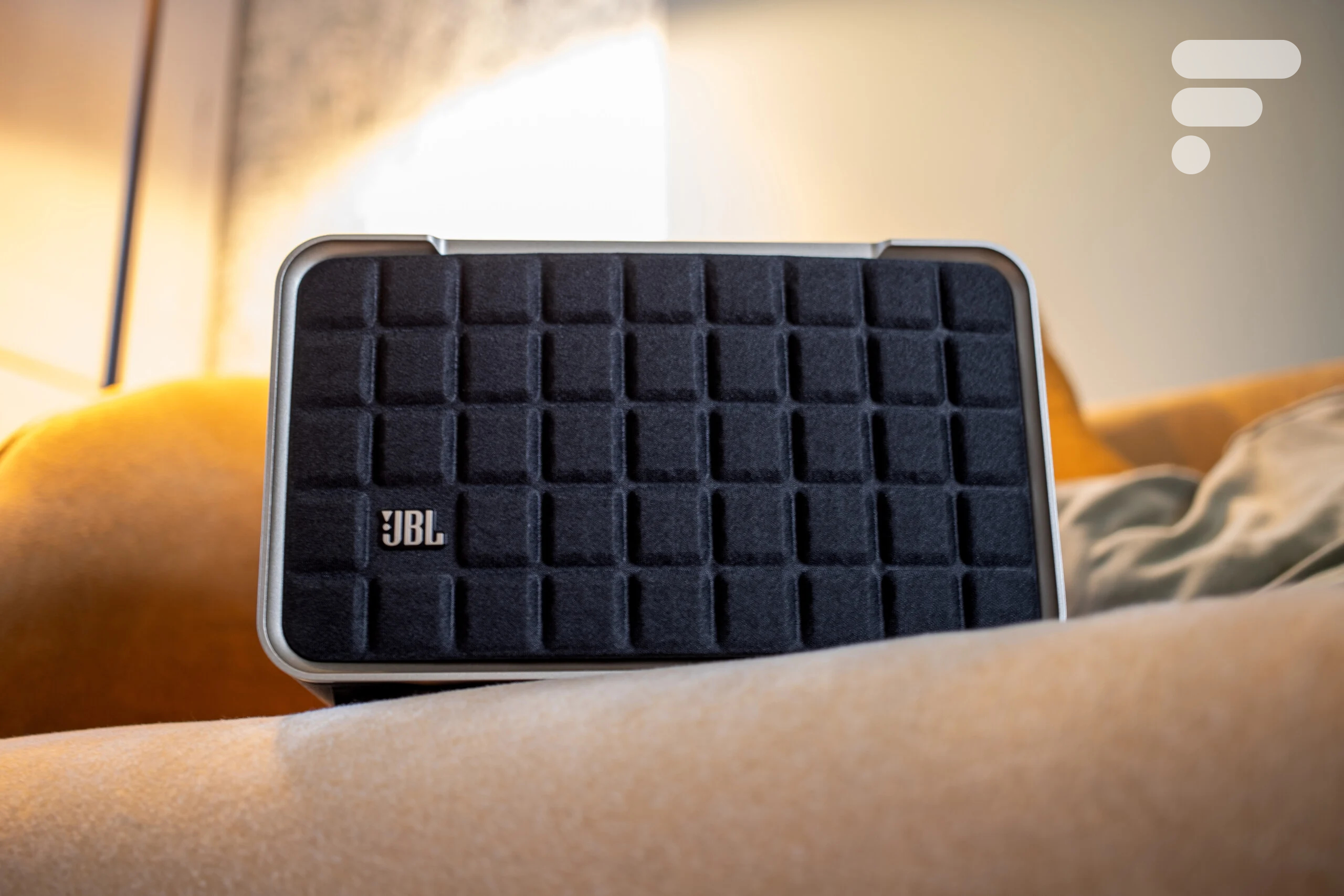 JBL Authentics 200