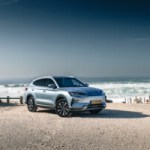 BYD change de stratégie grâce à l’hybride : le plan du géant chinois pour contourner les taxes et inonder l&rsquo;Europe