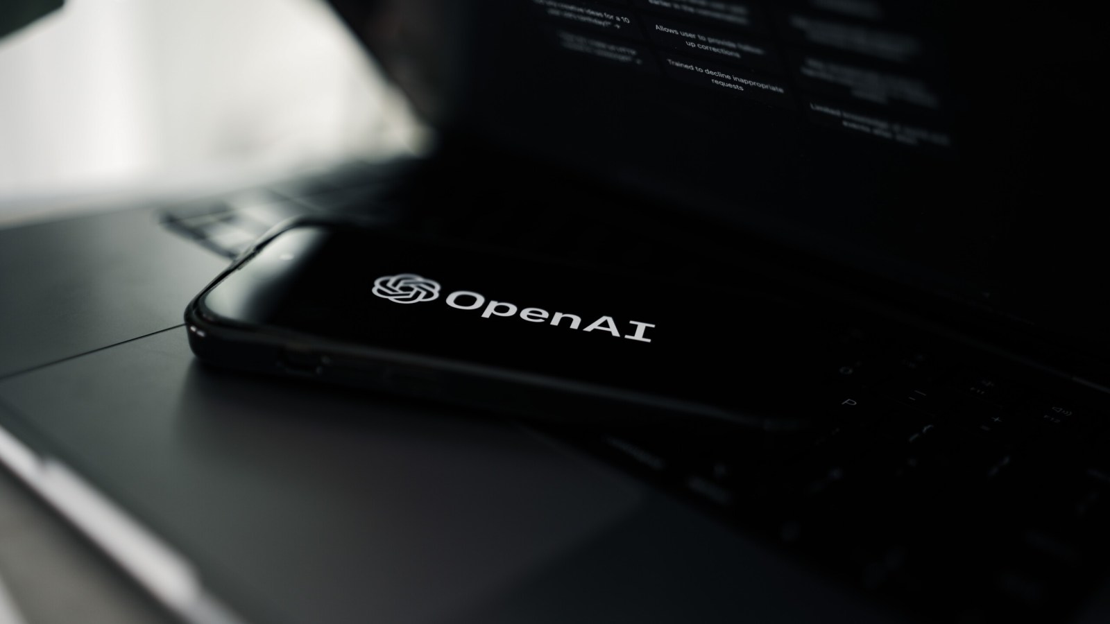 OpenAI fait ses courses chez Apple pour construire ses probables enceintes et lunettes connectÃ©es