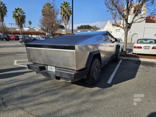 Tesla Cybertruck Omar - 00004-watermarked